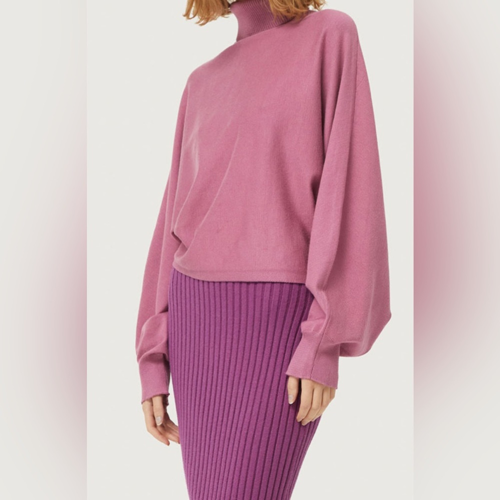 Compania Fantastica Women's Pink Swing Sweater, new with tags. Size medium